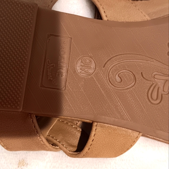 New Without Tags, Size 9m Rhinestone T-strap Dressy Sandals. - Picture 4 of 4